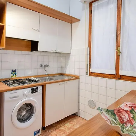 Cozy In With Kitchen Apartment